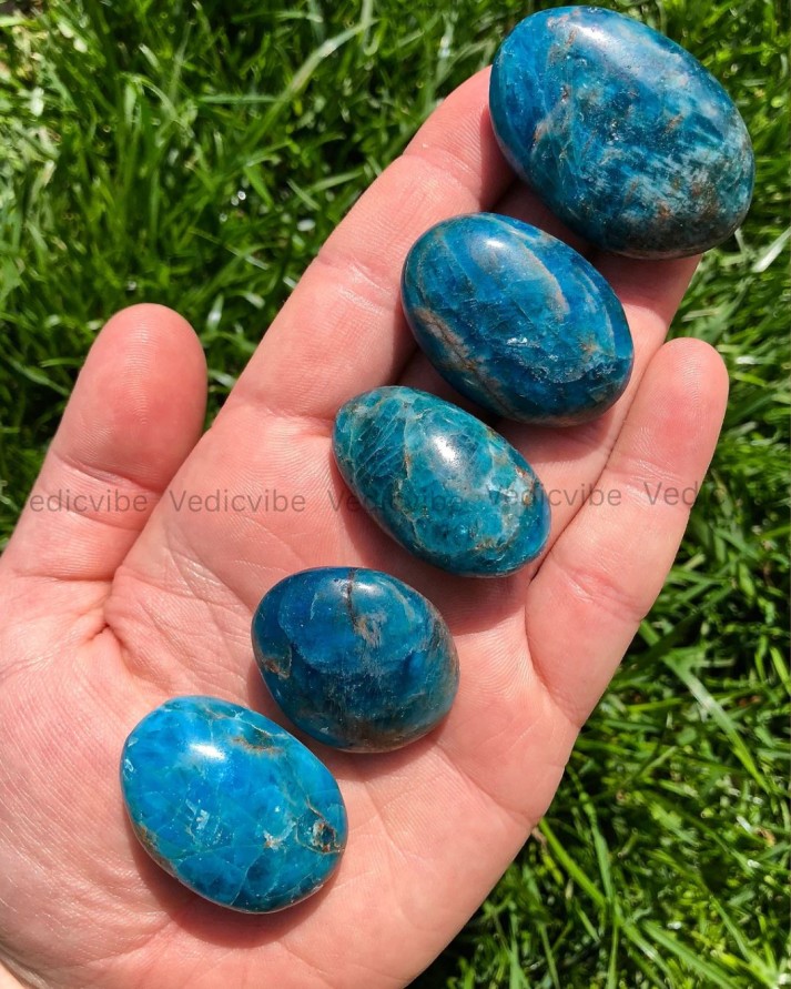 Apatite palm stone